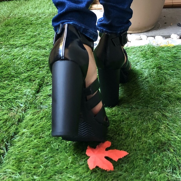 Platform Patent gladiator lug sole heels - Picture 8 of 8